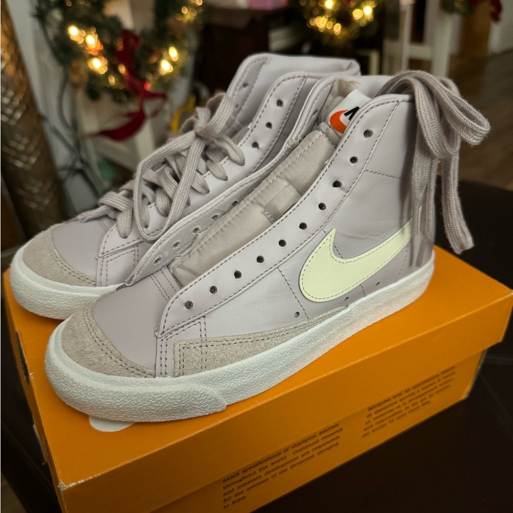 Nike Women's Blazer Mid ‘77